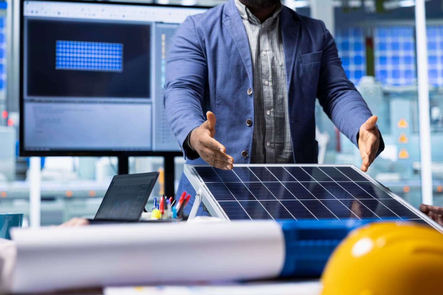 İzmir lojistik dağıtım merkezi hibrit güneş enerji projesi